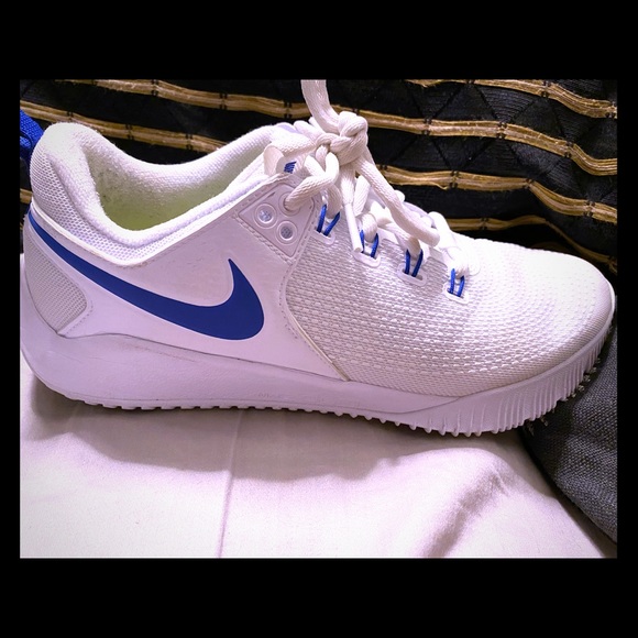white nike womens volleyball shoes